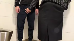 Mature milf made me cum in the restaurant toilet