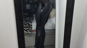 Dominatrix Latex Tania humiliates his slave