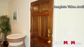 Lauren Phillips is Big Ass Big Tits Seducing Step-Mom