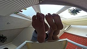 Bare dangling feet(1920x1080 FULL HD) MP4