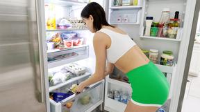 ”Step Sister teen Angel Windell gave snatch for her stepbrother his bday”