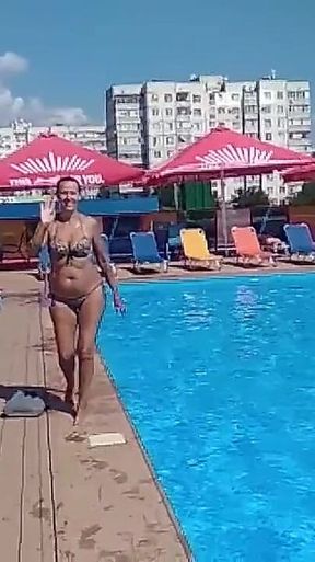 How a Sexually Lonely Housewife on Vacation in the Pool Learns to Dive