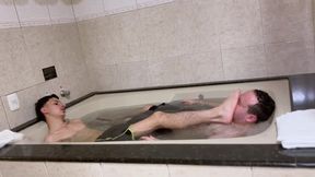 MASTER E BATHTUB DOM PISS DOM