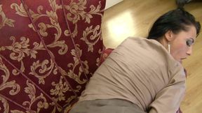 Hot Secretary Seduces Her Boss to a Quick Number