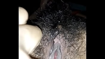 lubricando esta rica vagina..Me Duele mucho!!! dice...