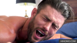 Pompino, senza preservativo, rimming, baci, muscoli – Cade Maddox e Ryan Rose con enormi cazzi che si scopano analmente