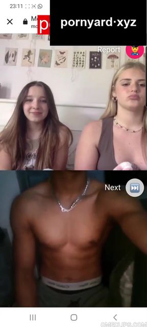 Amateur webcam girl gets a surprise reaction