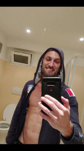 Bathroom Muscular