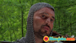 La impresionante tetona Mona Lee recibe una dura follada anal en un trío salvaje