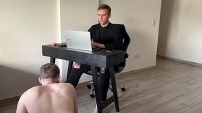 sucking my boyfriend s cock while he s working