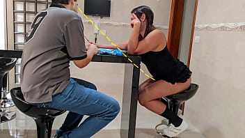 Estudante pede para seu pai lhe ensinar matem&aacute_tica e o safado se aproveita da filha inocente