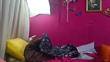 Tar&acirc_ntula  boneca trans dando  o cuzinho bem gostoso junto com a amiga safada e devoradora de cuzinho