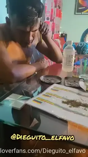 EL CHACAL MECÁNICO... Me acerque para hacerle la platica y me di cuenta que andaba chelando, así que comencé a saber por qué andaba de fiesta y me dijo que se peleó con su esposa pues ya tenía 1 día…