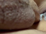 PAU E BRINQUEDO! Hoje eu estava gulosa. Minha bucetinha aguentou um pau grosso e o brinquedo também