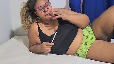 Professora fode com seu universitário e leva gozada