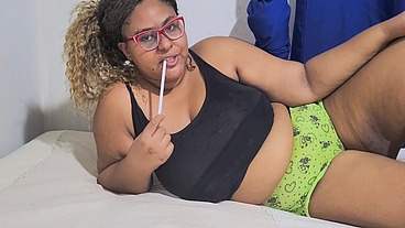 Professora fode com seu universitário e leva gozada