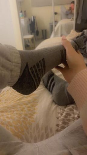 Feet undressing