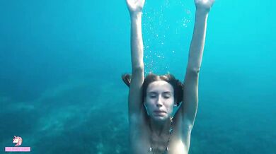 Petite naked mermaid flashing deep sea public kink on beach HD