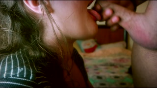 CLOSE UP DEEPTHROAT BLOWJOB CUMING ON END