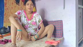 Rinki Bhabhi Was Caught with Her Finger Cut in Her Pussy