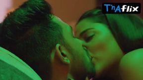 Aliya Naaz displays her spectacular tits