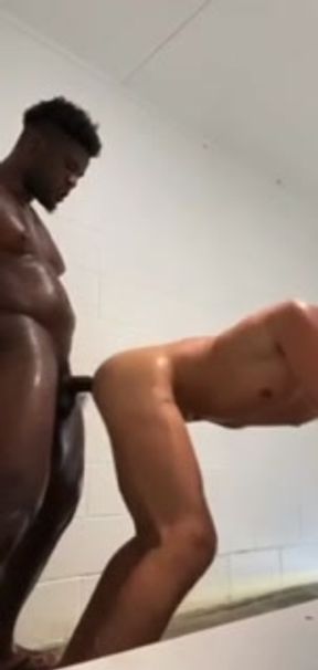 Hung BBC Serviced In Public Showers