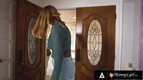 MOMMY'S GIRL - MILF Reya Lovenlight Offers Daily STRAP-ON Sex To Expelled Stepdaughter Eva Nyx