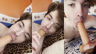 Gorgeous Twink Niko Springs Sucks on Your Morning Wood