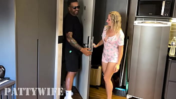 O vizinho foi na minha casa pedir a&ccedil_ucar e levou um ch&aacute_