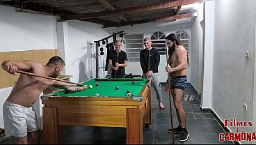 4 heteros jogando bilhar pelados