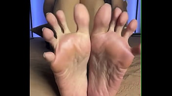 More Pilifeetnas sole teasing and very sexy toe spreading