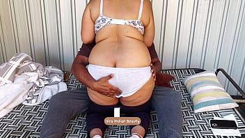 Thick Desi Aunty&rsquo_s Round Ass Fingered Outdoors! Hot Tamil Couple&rsquo_s Risky Village Romance