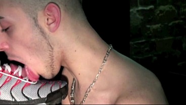 twink a. by a sclaly boy in joggin and sneaker