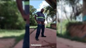Urinando na rua e ficando pelado
