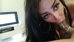 je suce un client jusqu à recevoir son sperme en bouche