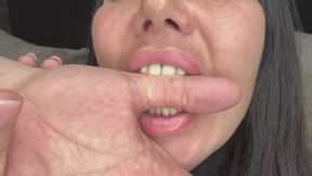 LORY bites fingers hard b
