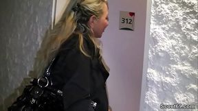 Mom visits young lovers in the hotel to fuck