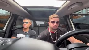 Peguei uma carona com um amigo e ele acabou me comendo no carro e gozando na minha cara. - Free