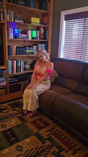 ONLYFAN LEAK Mature Mommy Dances for You