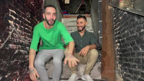 baise bareback entre beaux mecs masculing dans une backroom d un club de madrid
