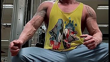 Heterosexual se deja convencer para grabar contenido gay a cambio de un pago