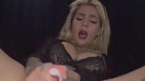 Masturbando atÃ© gozar muito e molhar tudinho uma delÃ­cia confere e se delicie gostoso