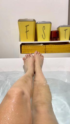 90% off for subscribers! Some foot fetish and wrinkly soles to admire while I bathe.