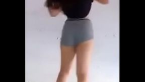 Novinha muito gostosa dan&ccedil_ando funk