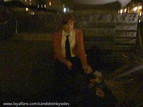 EVERYONE KNOWS MY FEET STINK BAD