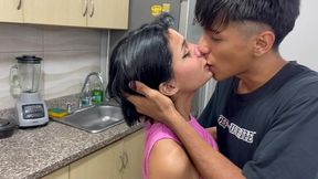me follo duro a mi timida hermanastra y le demuestro que no soy gay, termino corriendome en su culo.