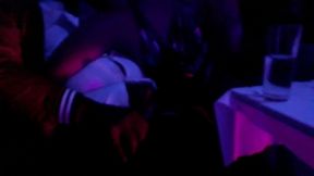 natalia delgado chupando verga en pleno antro