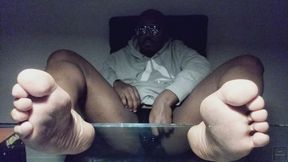 I touch myself on the desk (2025)