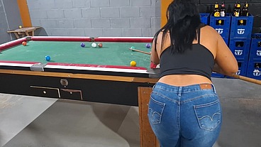Sinuca do prazer: ela perdeu o jogo e ganhou rola na buceta