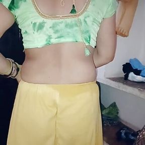 Sexy gunjan bhabhi wearing new saree and ready for fucking by her step brother